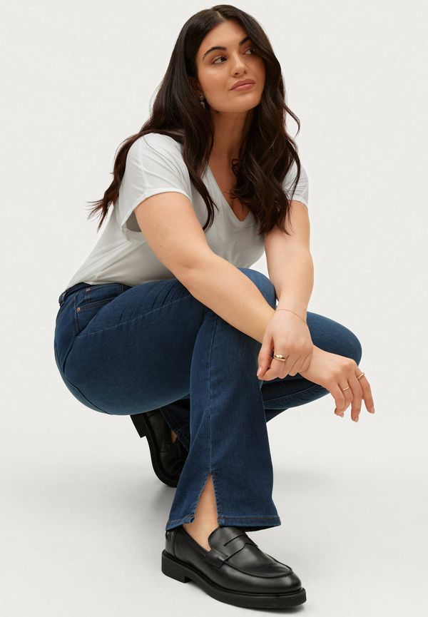Only Carmakoma - Jeans carVicky Reg Sweet Flared Jeans Dnm - Blå