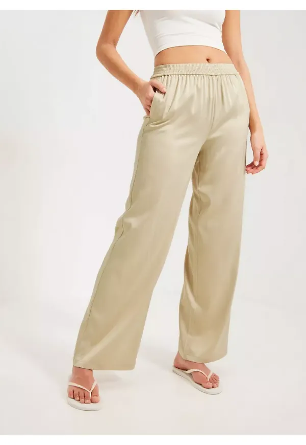 Only Onlvictoria Satin Pant Noos Wvn Vida byxor Creme