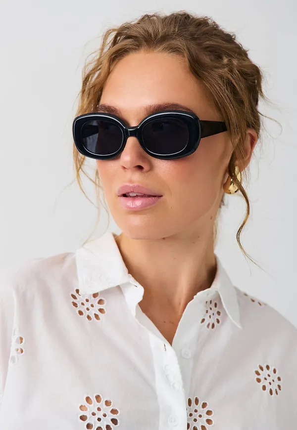 Oval sunglasses