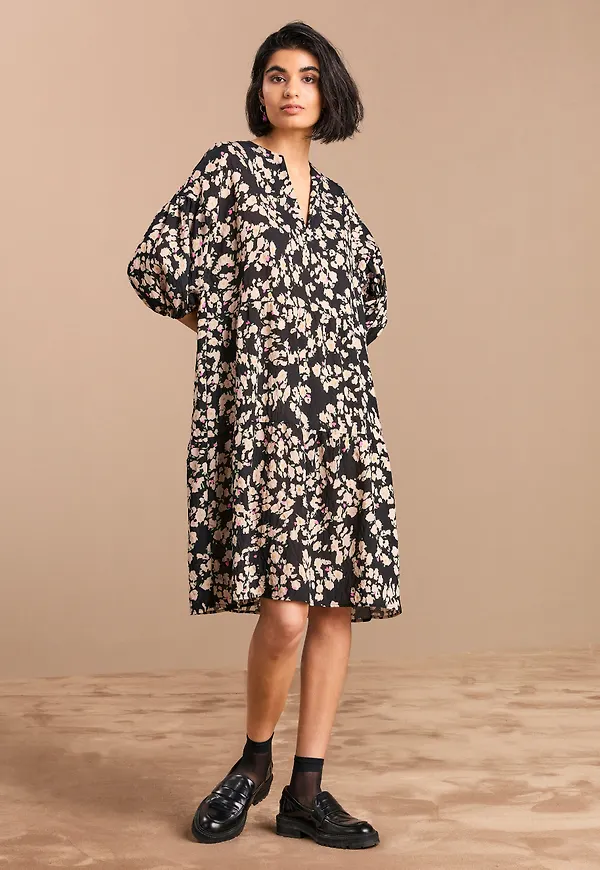 Oversized klänning med puffärm