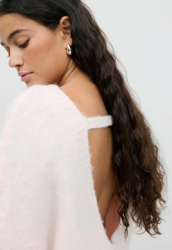 Oversized knitted sweater