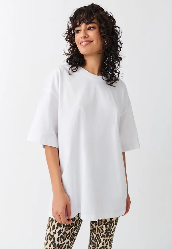 Oversized tee