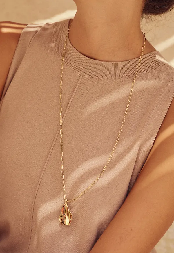 Oyster necklace gold