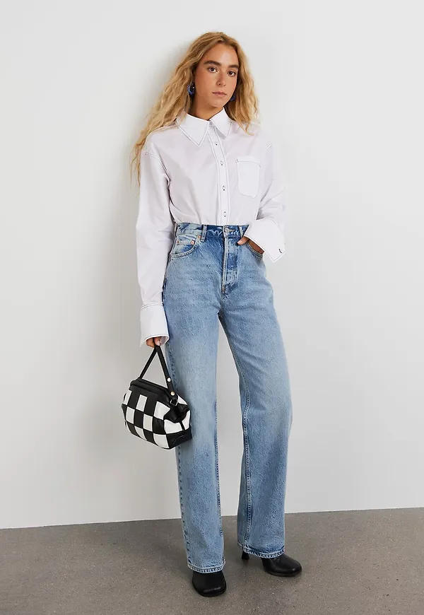 Perfect straight jeans