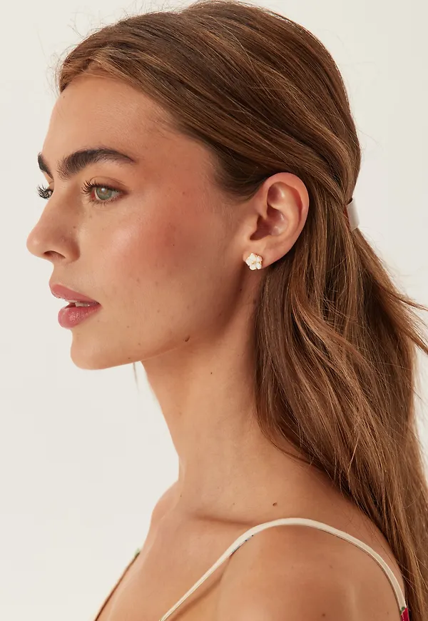 Petite Claire Earrings - Creme Puff