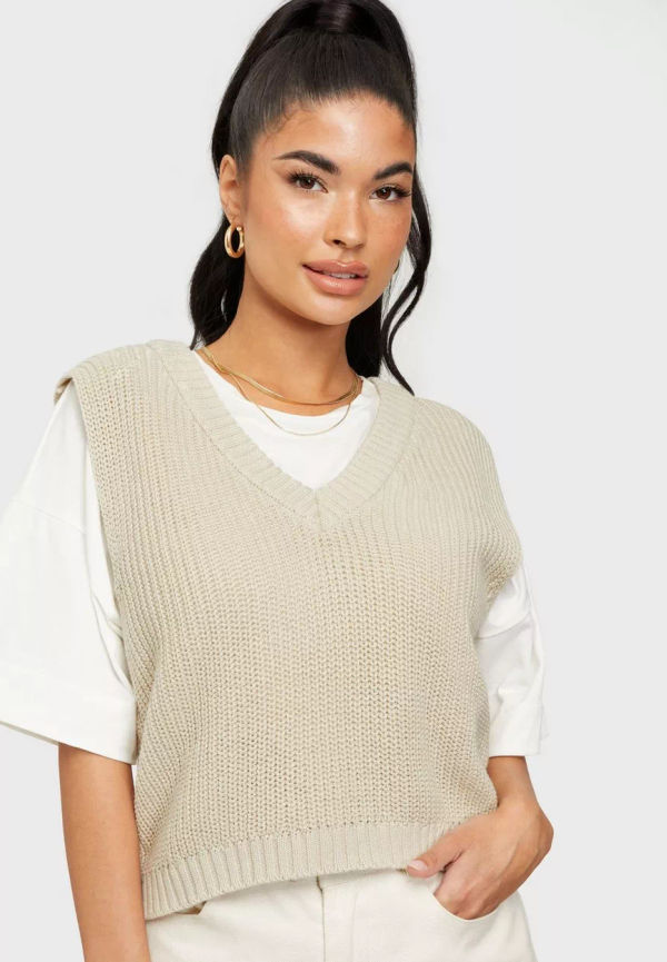 Pieces - Stickade västar - Birch - Pccarole V-Neck Knit Vest Bc - Tröjor