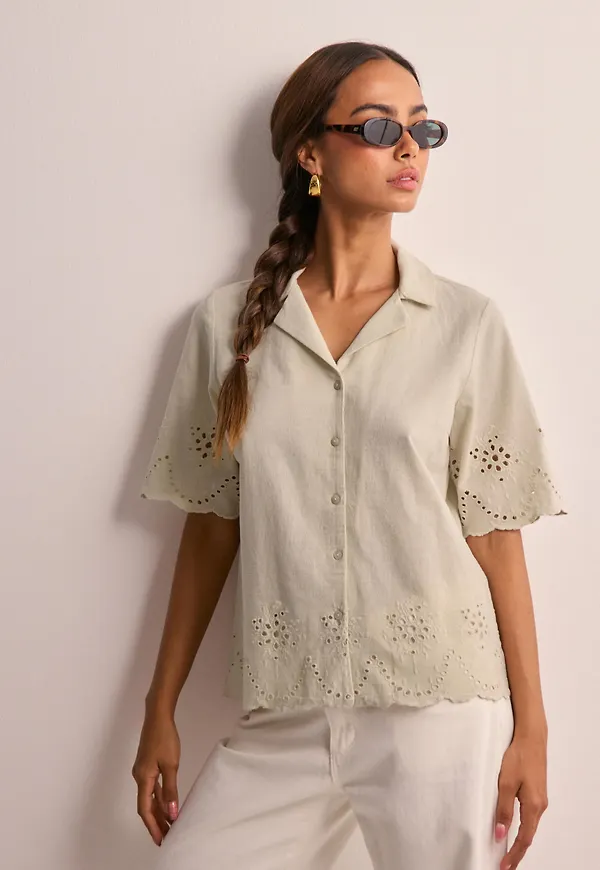 Pieces - Beige - Pcalmina Ss Embroidery Shirt Bc