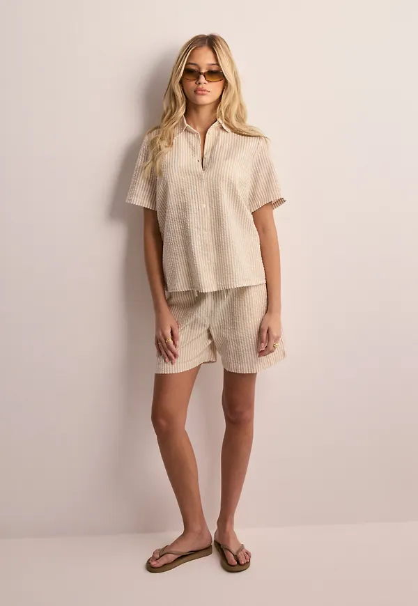 Pieces - Beige - Pcsally Ss Shirt Noos