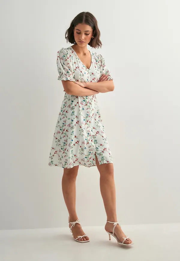 Pieces - Blommig - Pcfya Ss Dress Wvn Bc