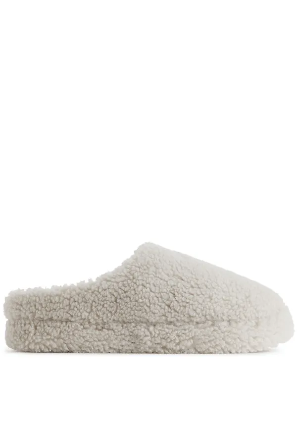 Pile Slippers - Beige