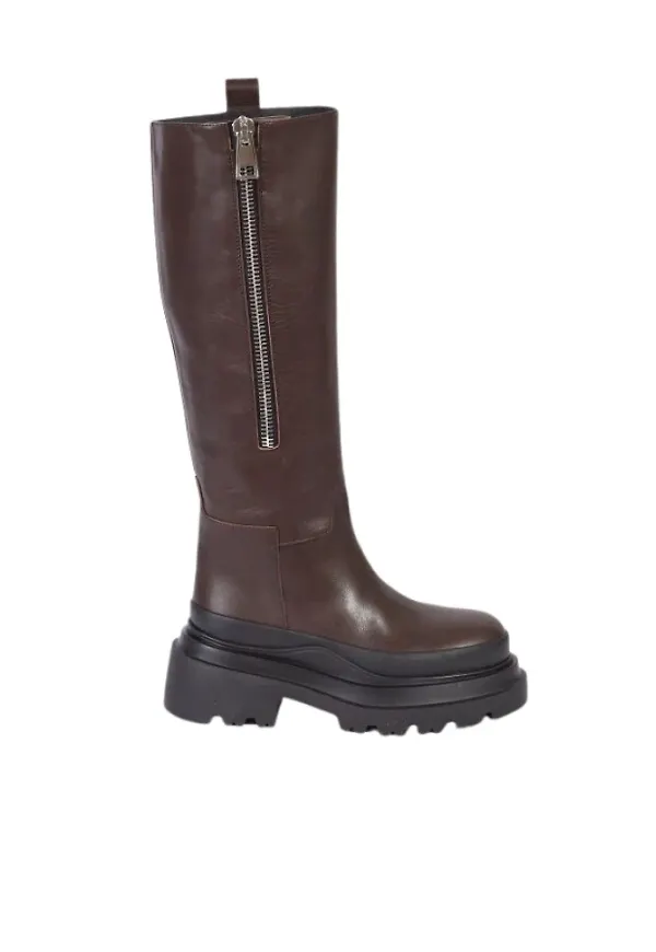 Plan C Boots Brun, Dam