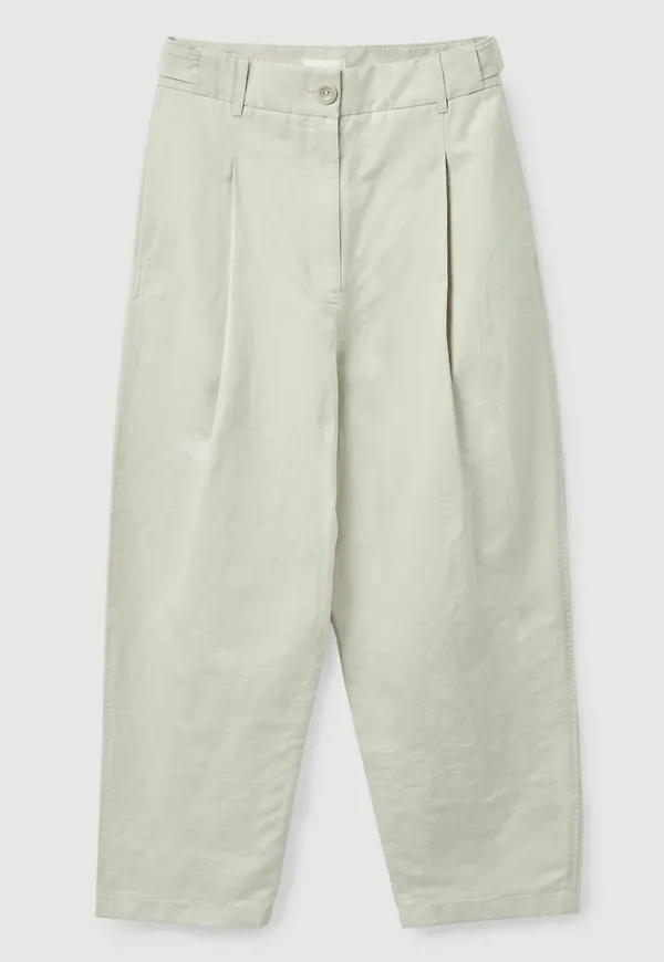 PLEATED TAPERED TROUSERS