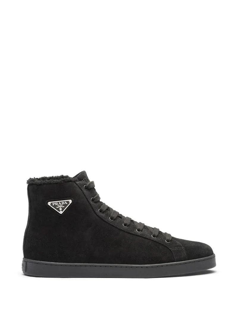 Prada höga sneakers i mocka - Svart