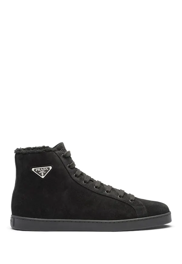 Prada höga sneakers i mocka - Svart