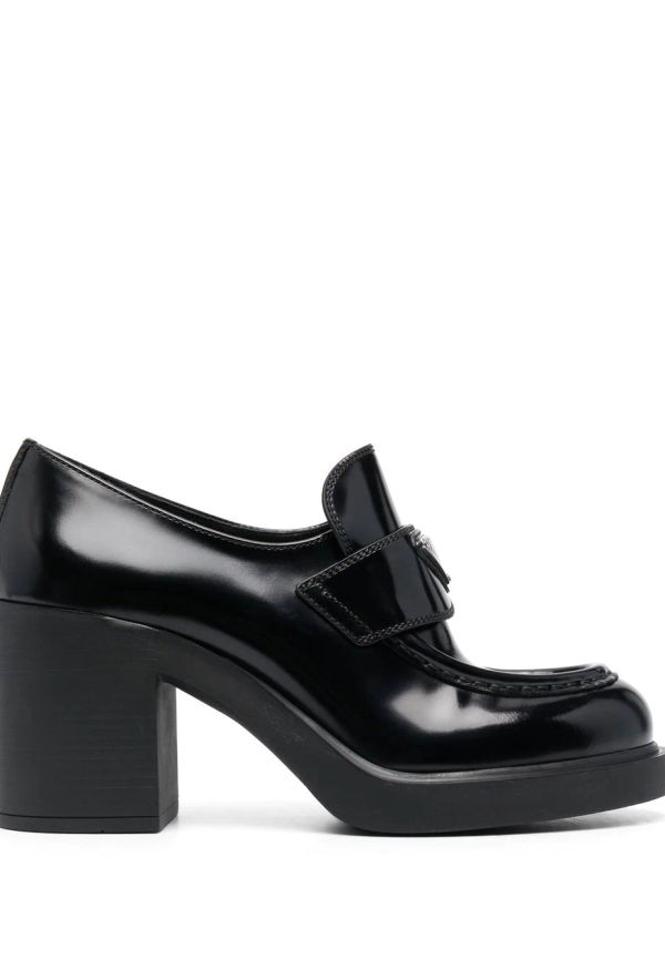 Prada högklackade loafers i lackat läder - Svart