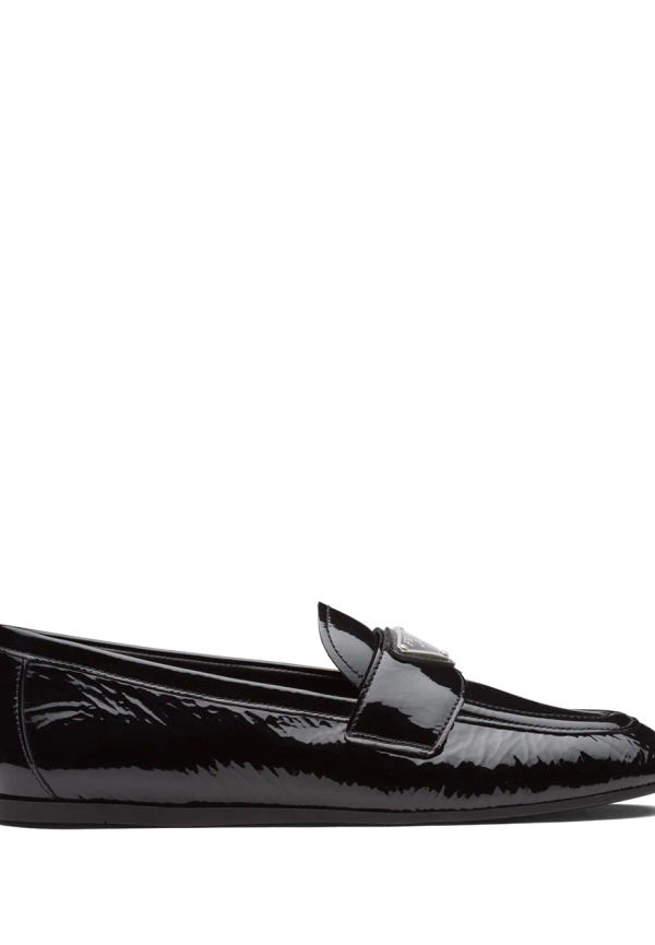 Prada loafers i lackat läder med logotypplakett - Svart