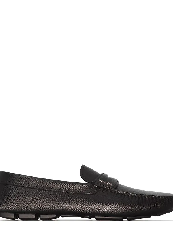 Prada loafers med rundad tå och logotypplakett - Svart