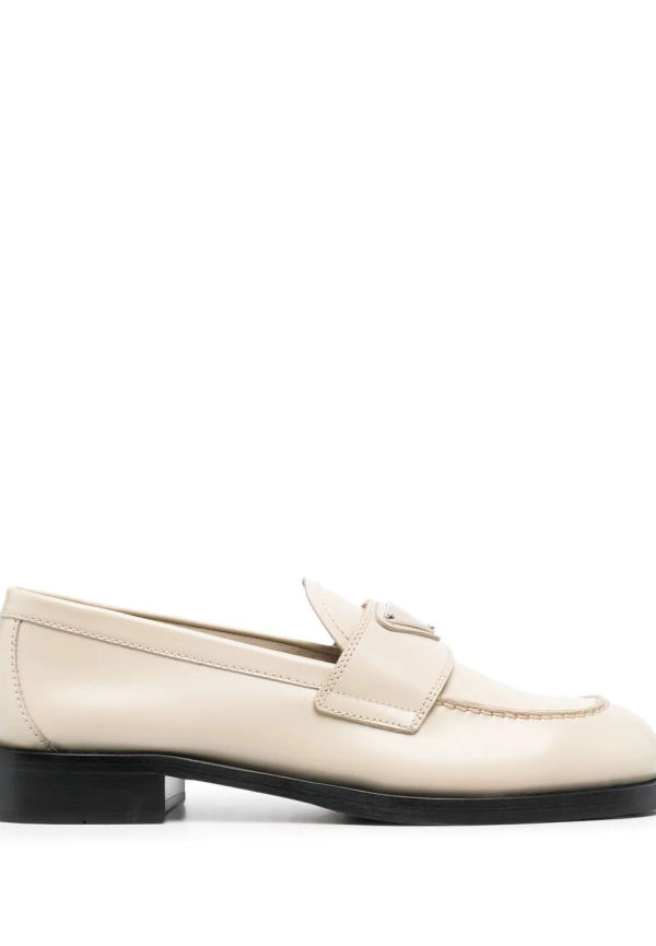 Prada läderloafers med logotyp - Neutral