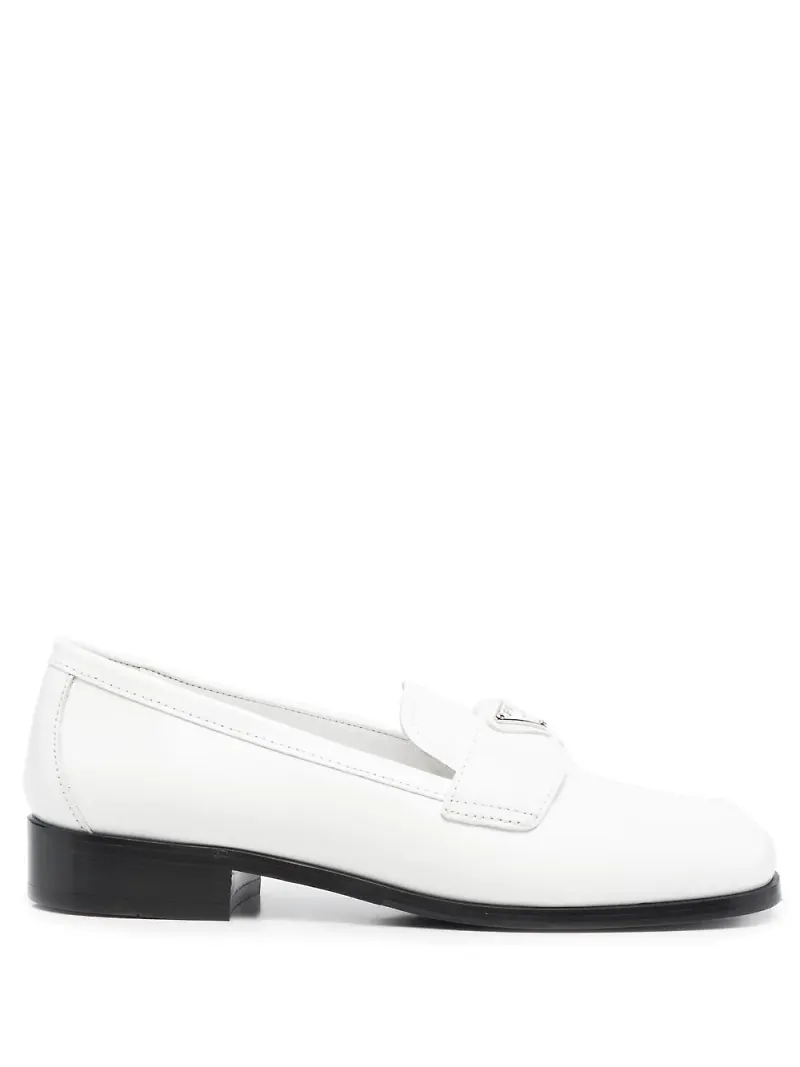 Prada läderloafers med logotypplakett - Vit