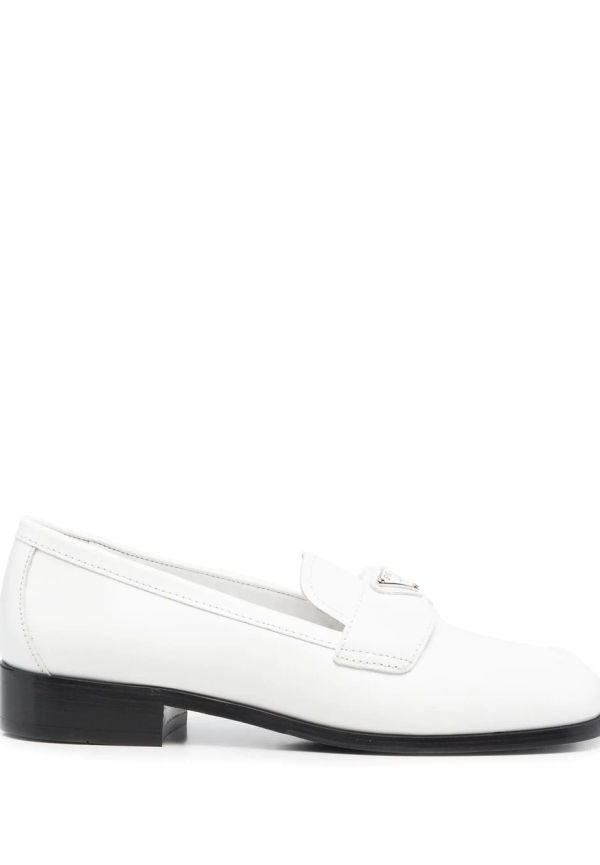 Prada läderloafers med logotypplakett - Vit