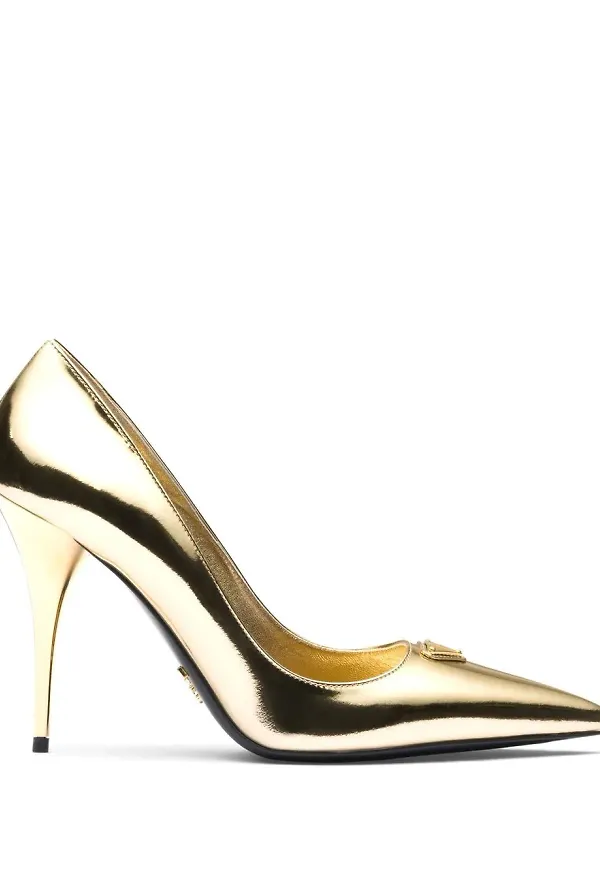 Prada läderpumps i metallic - Guldfärgad