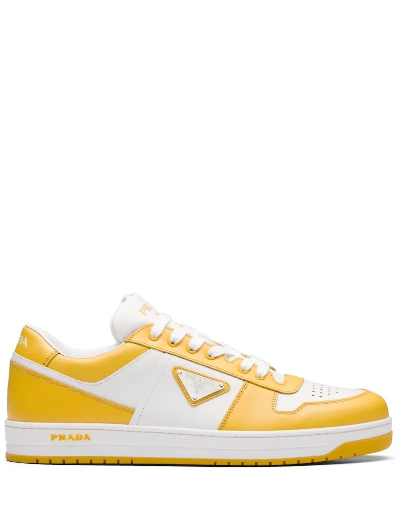 Prada låga sneakers med triangelmärke - Vit