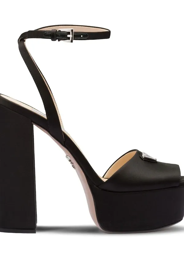 Prada platåsandaler i satin - Svart