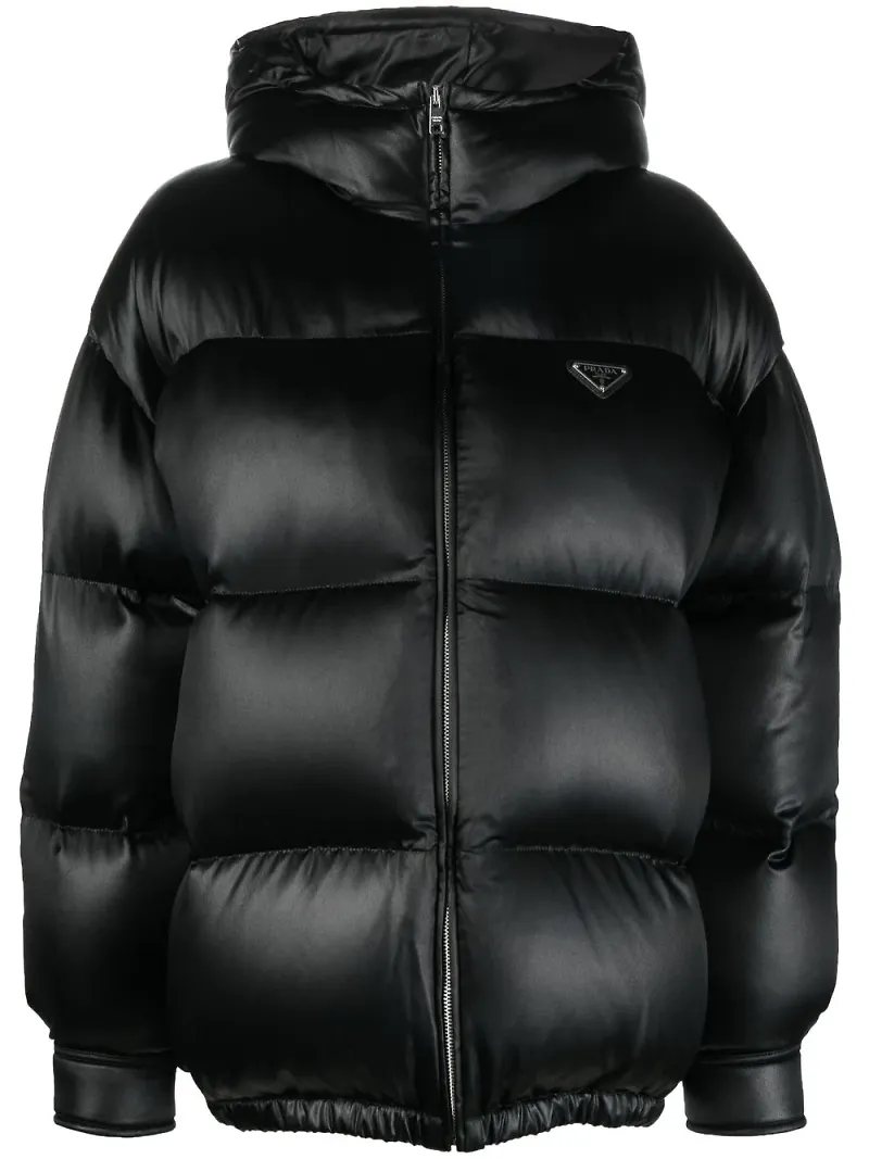 Prada puffjacka med plakett - Svart