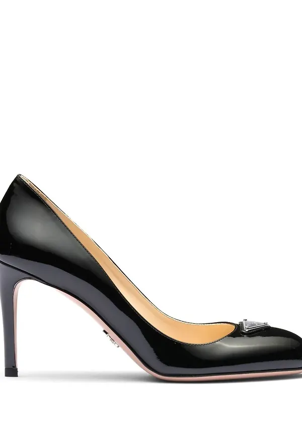 Prada pumps i lackat läder - Svart
