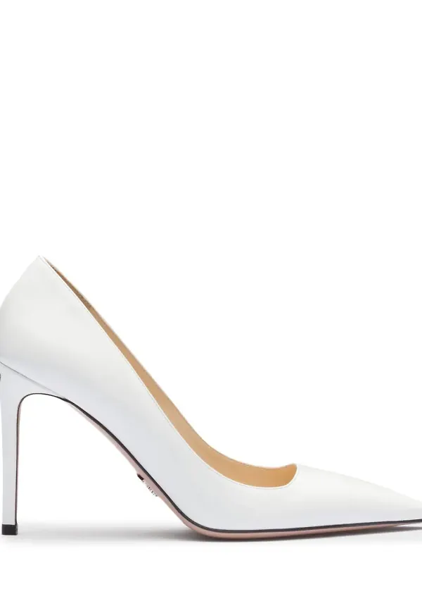 Prada pumps i lackat läder - Vit