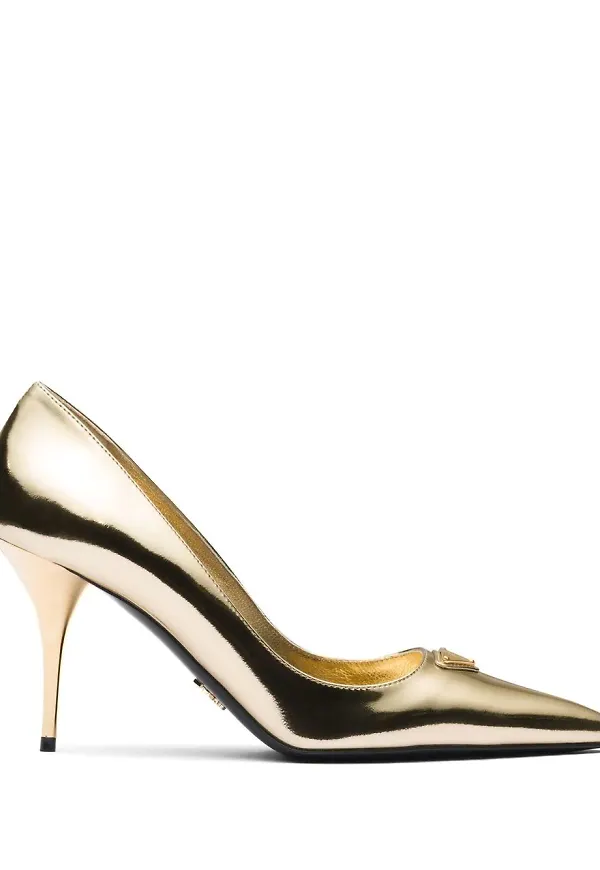 Prada pumps med logotypplakett 85 mm - Guldfärgad
