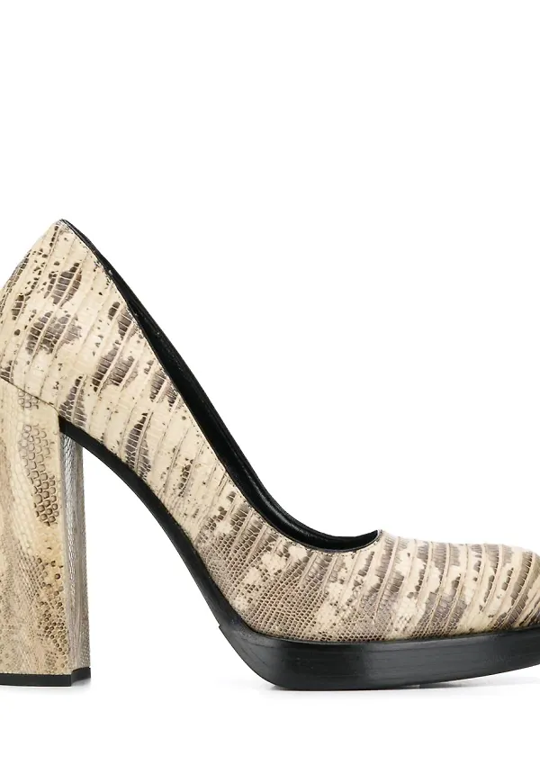 Prada pumps med ormskinnseffekt - Neutral
