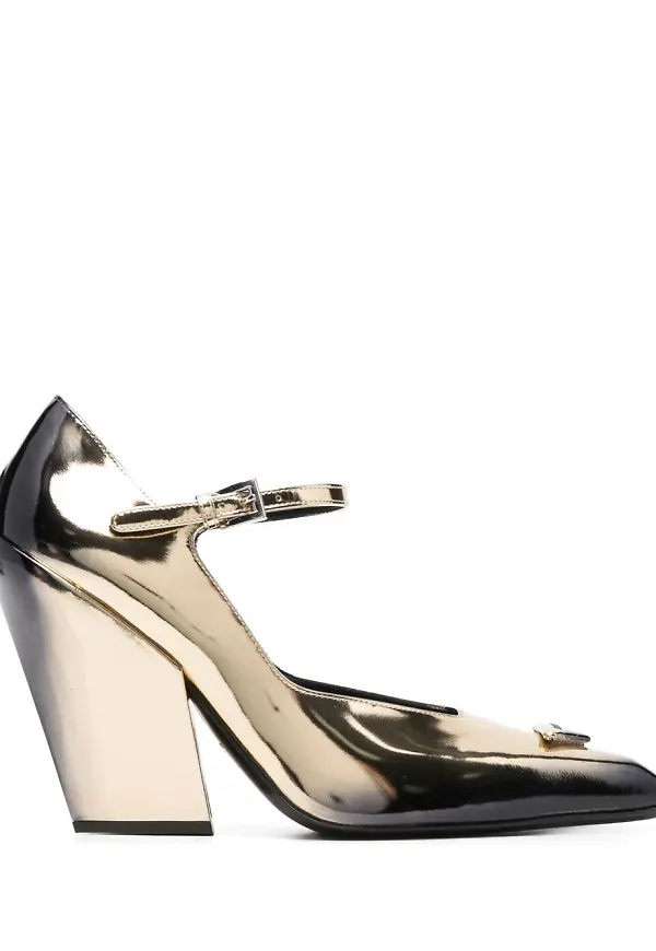 Prada pumps med spetsig tå - Guldfärgad