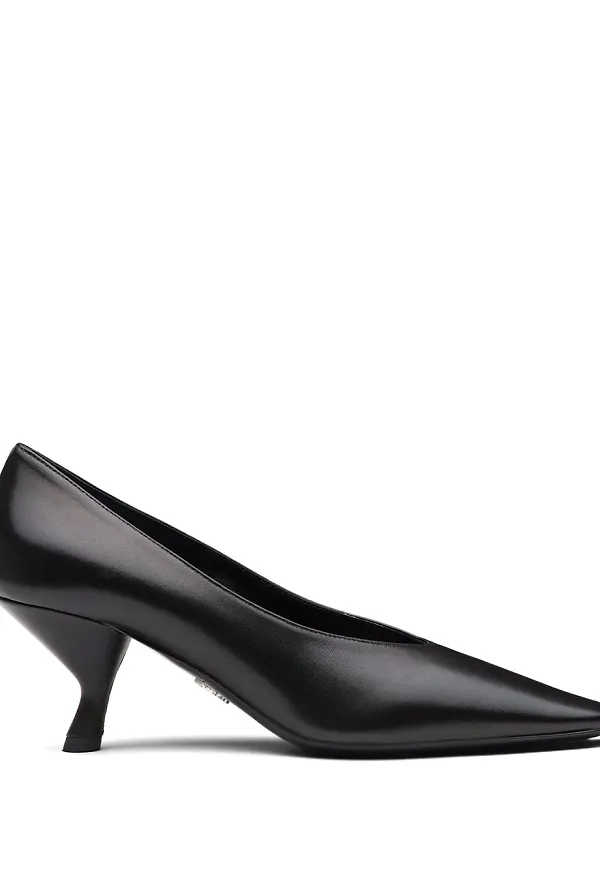 Prada pumps med spetsig tå - Svart