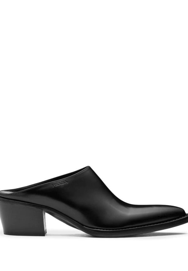 Prada slip-ons med spetsig tå - Svart