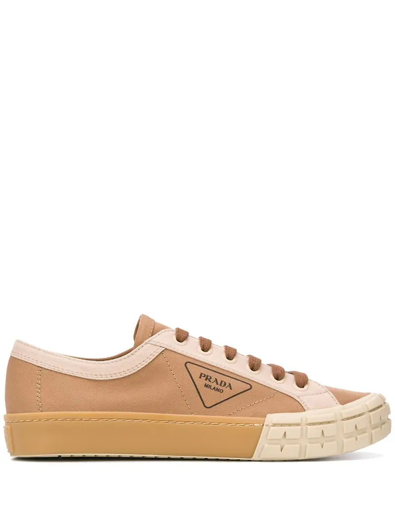 Prada sneakers med logotyp - Neutral