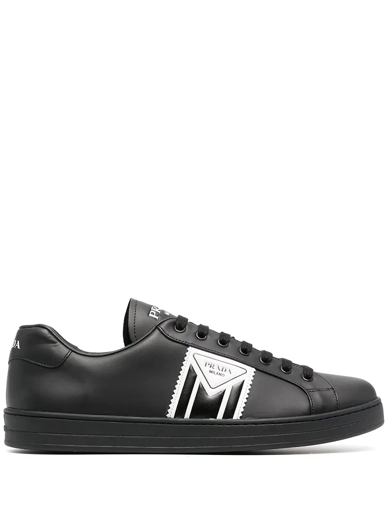 Prada sneakers med logotyprand - Svart