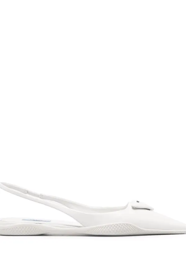 Prada spetsiga slip-ons - Vit