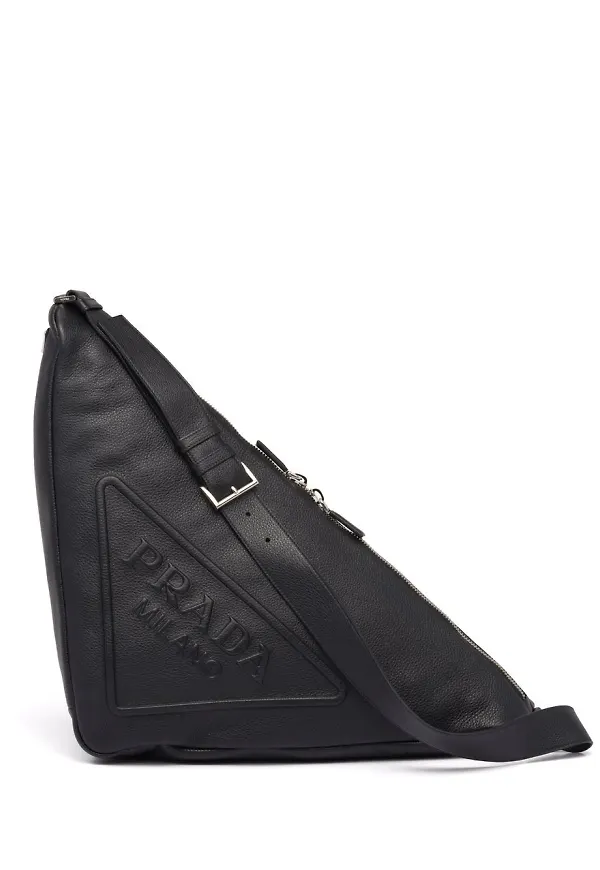 Prada triangelformad axelväska - Svart