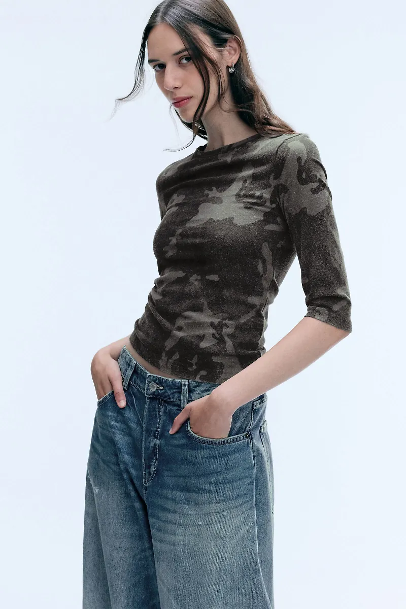 Printed three-quarter long-sleeved top