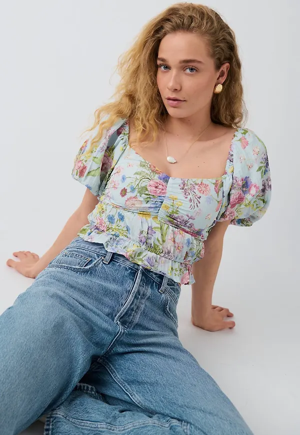 Puff sleeve blouse