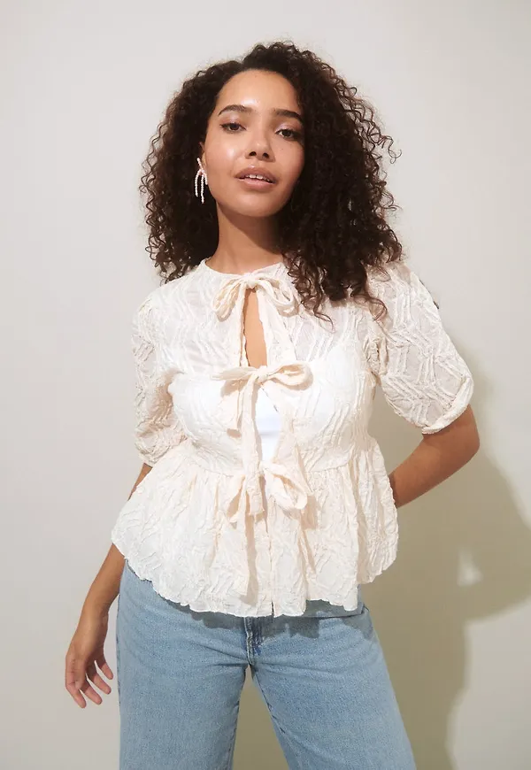 Puff sleeve blouse