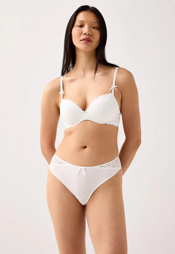 Push up-bh med broderie anglaise