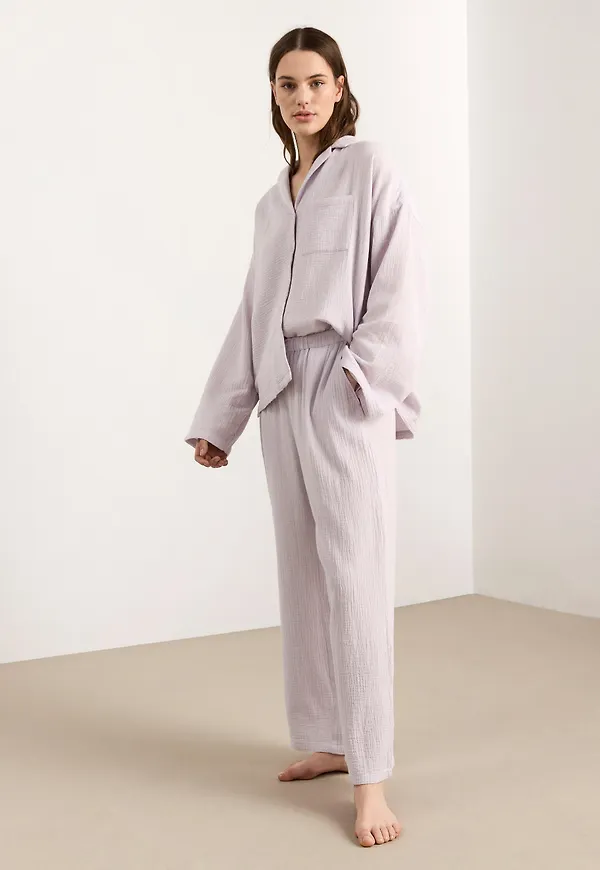 Pyjamasbyxa i krinklad bomull