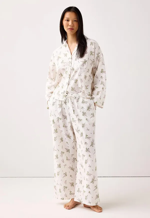 Pyjamasbyxor i bäckebölja