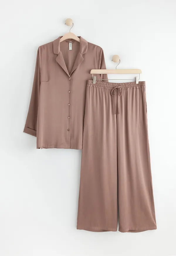 Pyjamasset i satin
