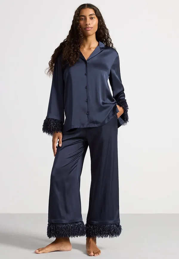 Pyjamasset i satin med fuskfjädrar
