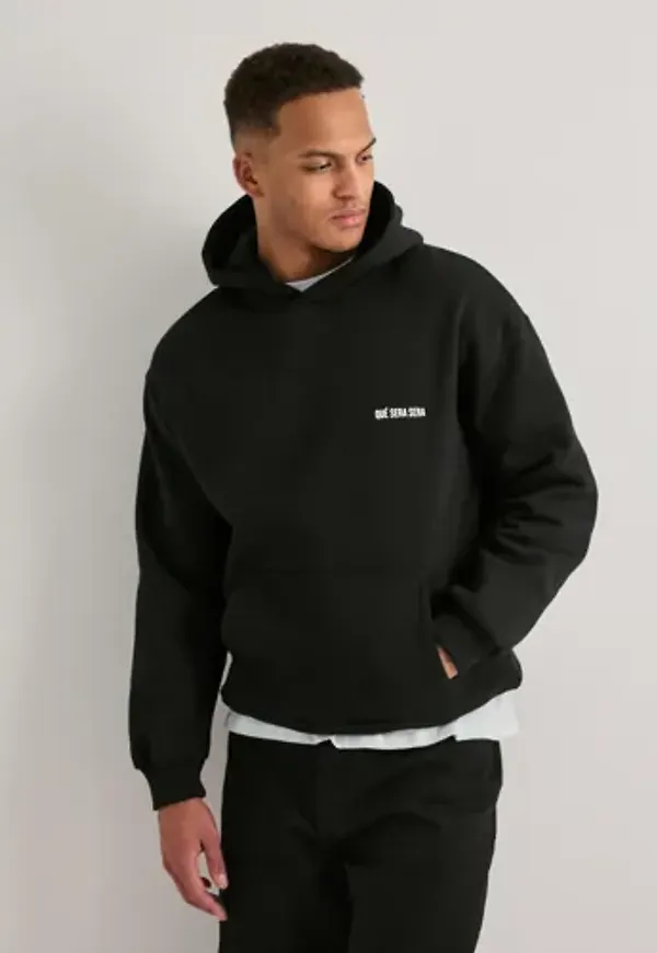 Que Sera Sera Virgil Hoodie Hoodies Svart