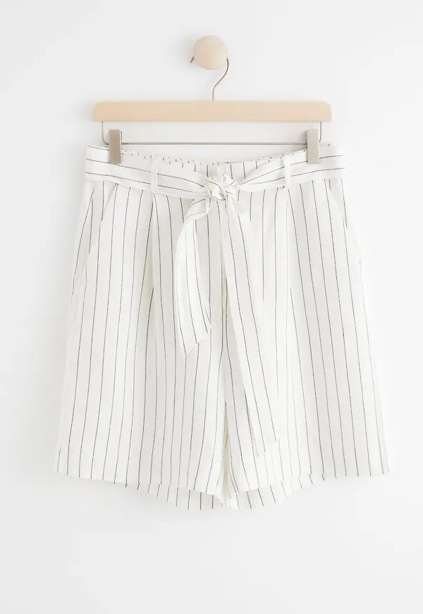 Randiga shorts i linneblandning