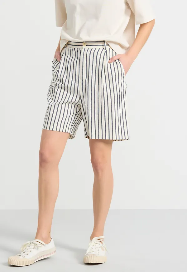Randiga shorts med hög midja